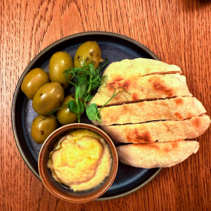 Olives with hummus and flatbread
