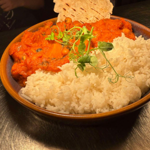 Sweet potato, chick pea & spinach curry